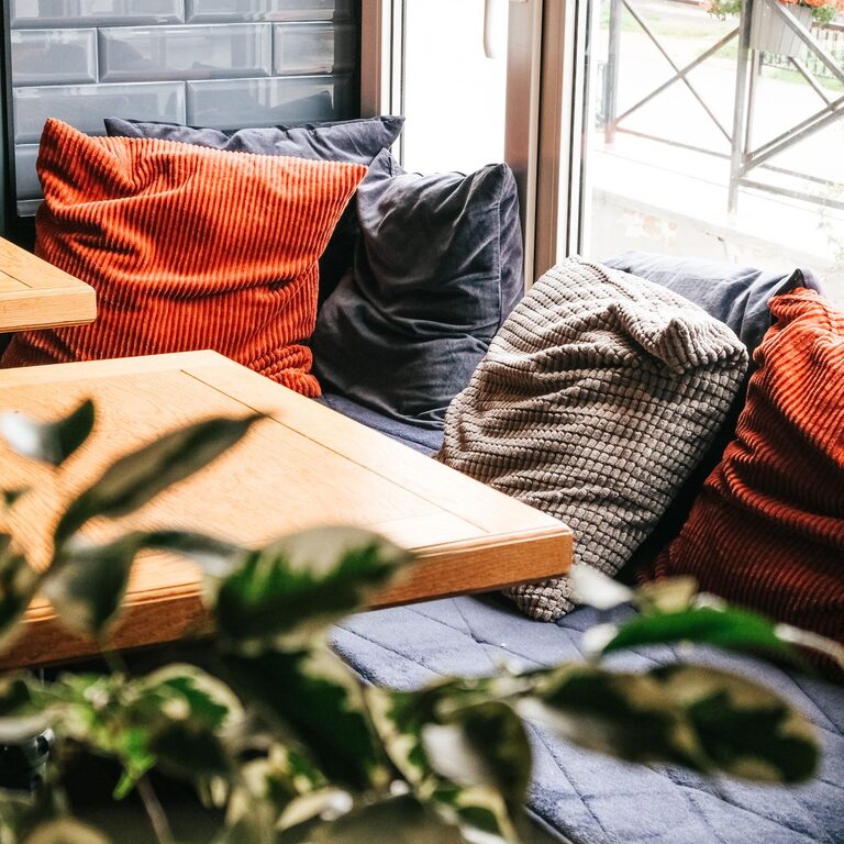 Tips for Creating a Cozy and Inviting Living Room Space